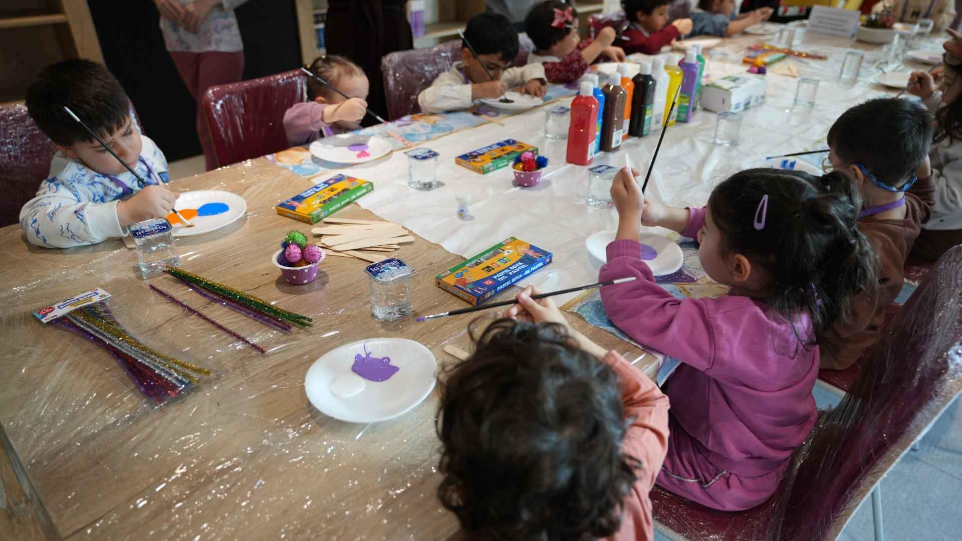A Bookmark Workshop for IHU Children Was Held During the 62nd Library Week