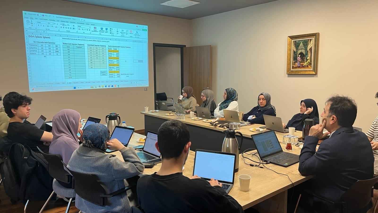 Kütüphanede Gerçekleştirilen Microsoft Excel Eğitimi Öğrencilerden Yoğun İlgi Gördü